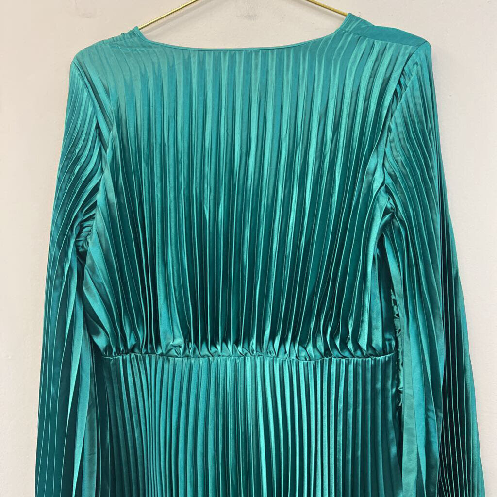 Boohoo Green Pleated Silky Long Sleeve Maxi Dress 10