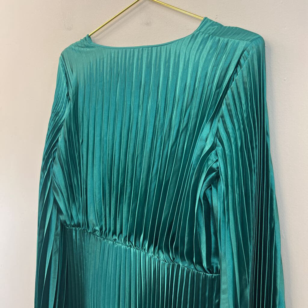 Boohoo Green Pleated Silky Long Sleeve Maxi Dress 10