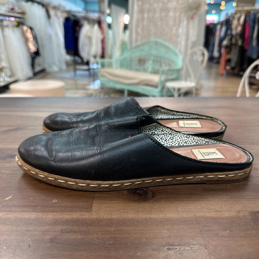 Ellen Degeneres Black Leather Slip On Mules 8.5