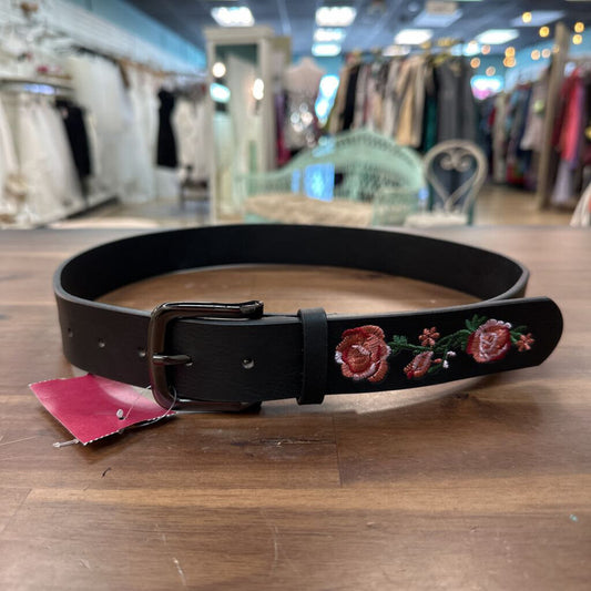 Black Leather Embroidered Flower Belt Mediumm