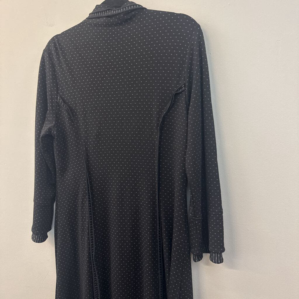 By JJ Black/ White Print Long Sleeve Button Down Midi Dress Small
