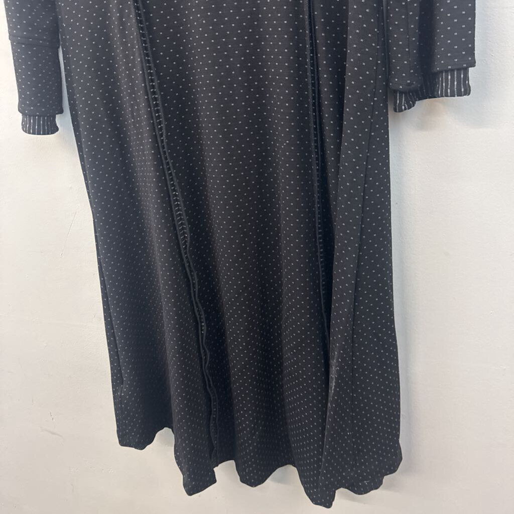 By JJ Black/ White Print Long Sleeve Button Down Midi Dress Small