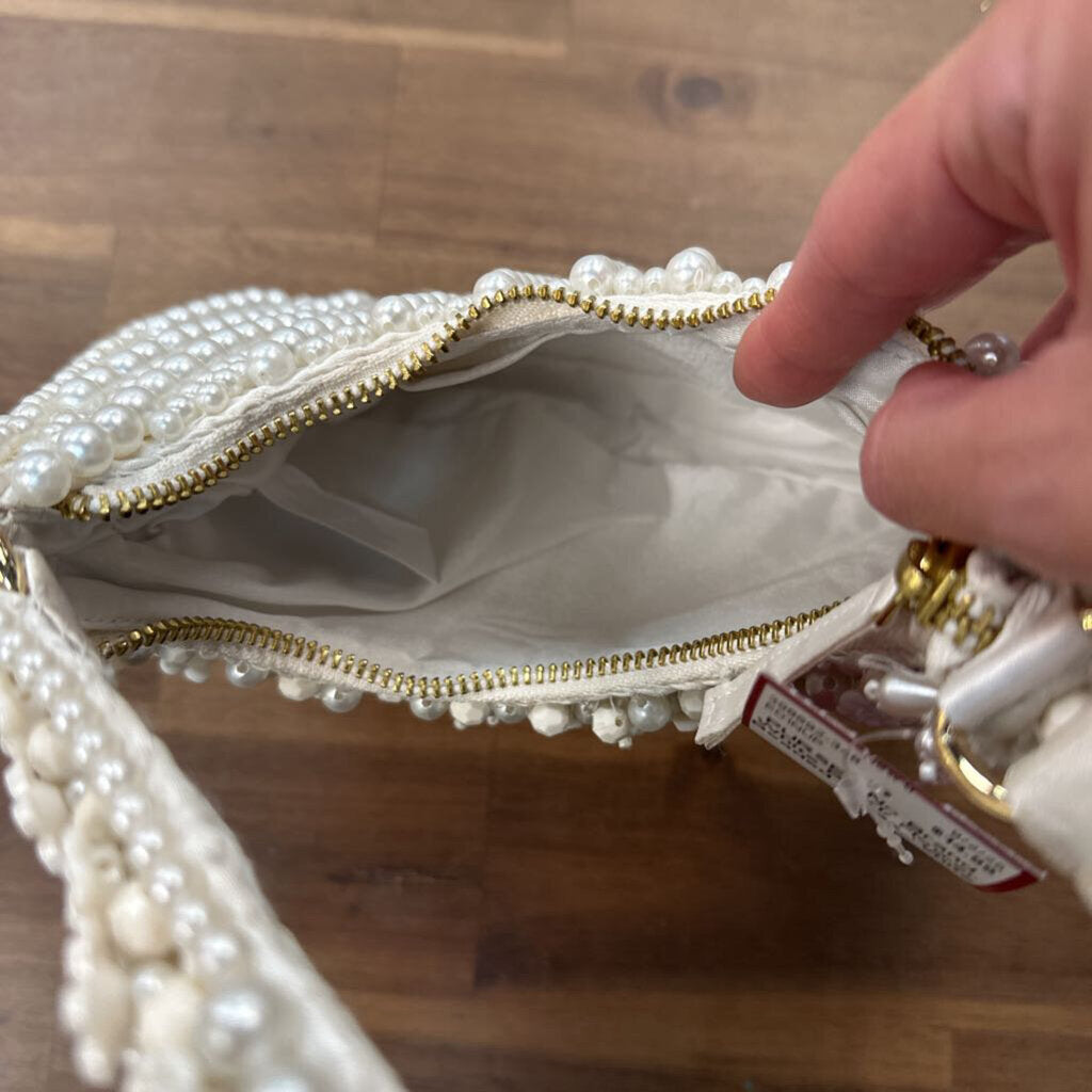 White Pearl/ Flower Beaded Purse
