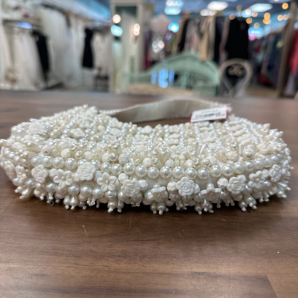 White Pearl/ Flower Beaded Purse