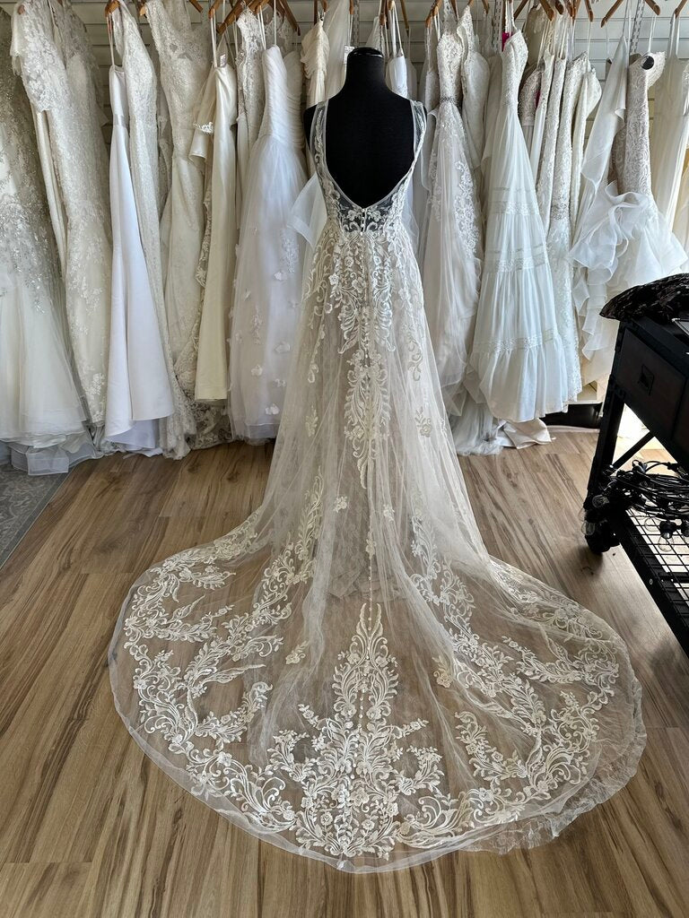 Allure Lace Applique A-Line Bridal Gown 2/4