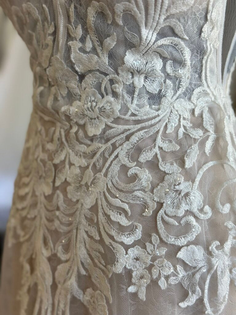 Allure Lace Applique A-Line Bridal Gown 2/4