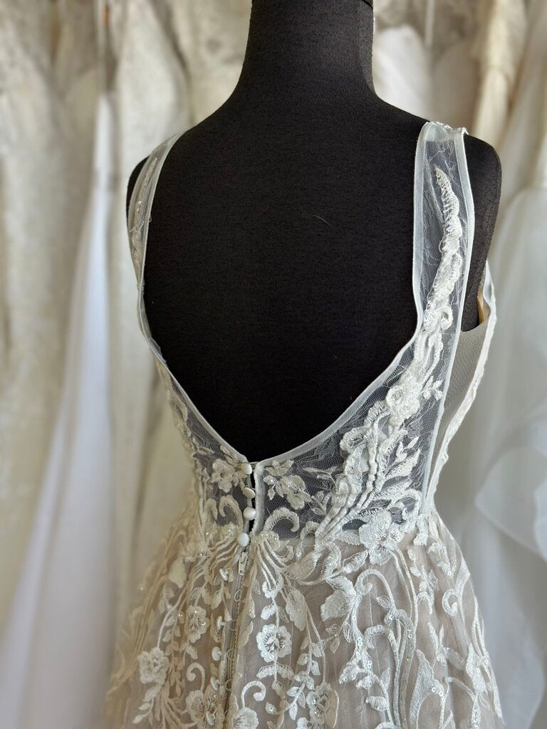 Allure Lace Applique A-Line Bridal Gown 2/4