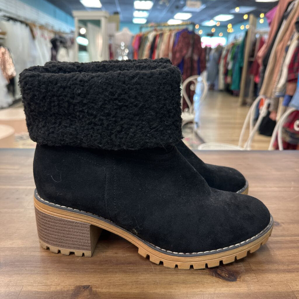 Boutique by Corkys Black Suede Fleece Ankle Booties 10
