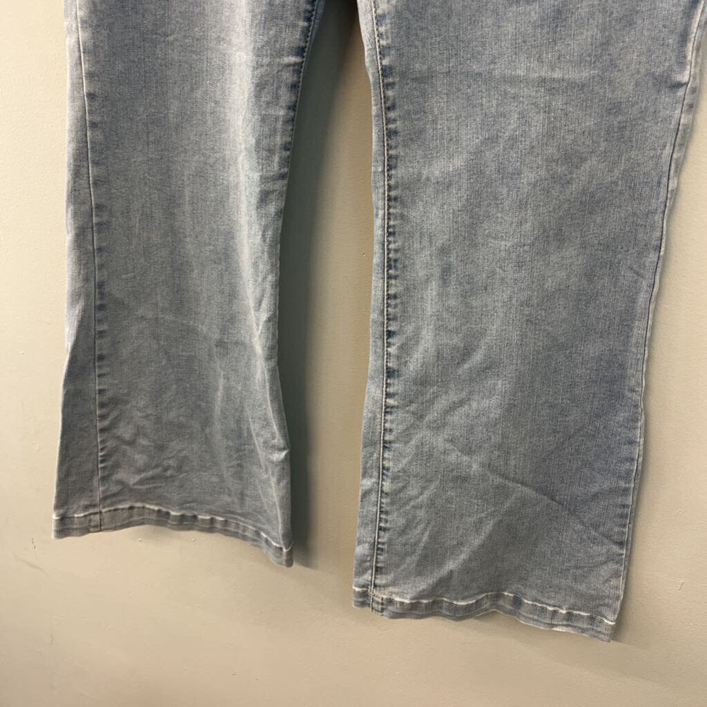 Knox Rose Light Wash Pull On Flare Leg Jeans 16