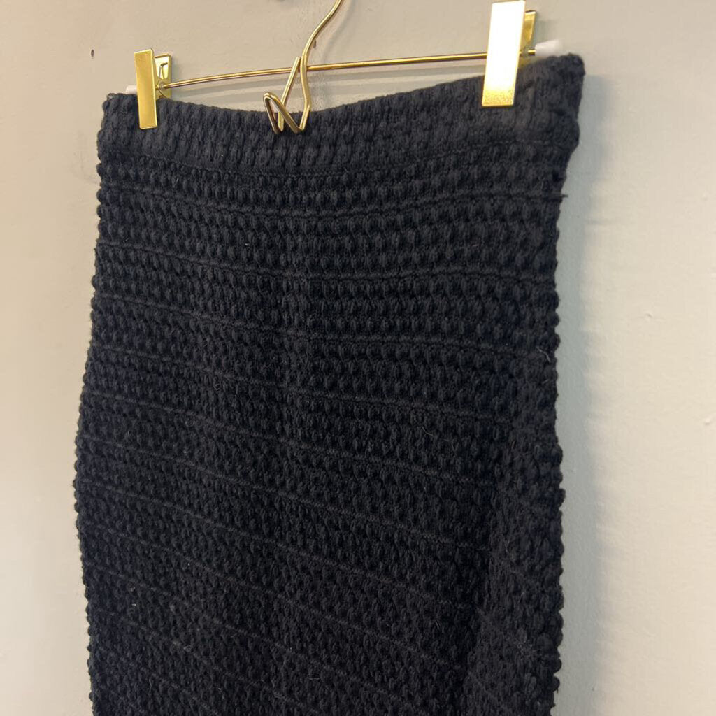 Aqua Black Textured Knit Midi Skirt Medium