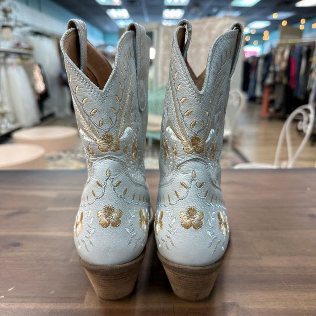 Dingo Grey Leather Embroidered Primrose Snip Toe Western Boots 11
