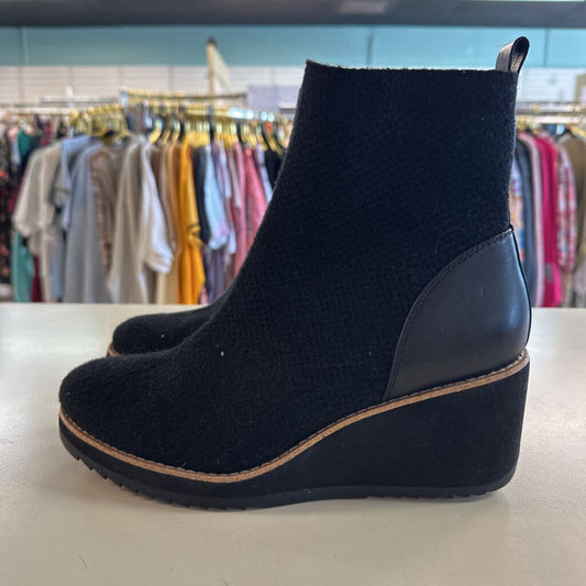 Sofft Black Elaina Wedge Booties 9