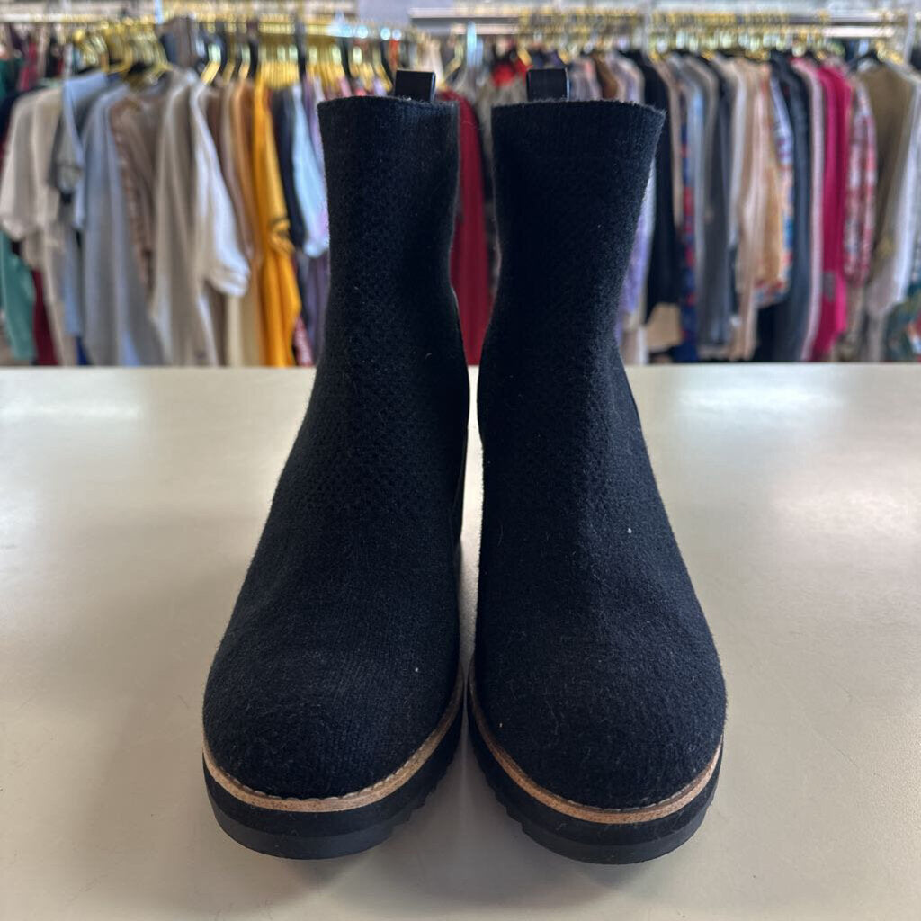 Sofft Black Elaina Wedge Booties 9