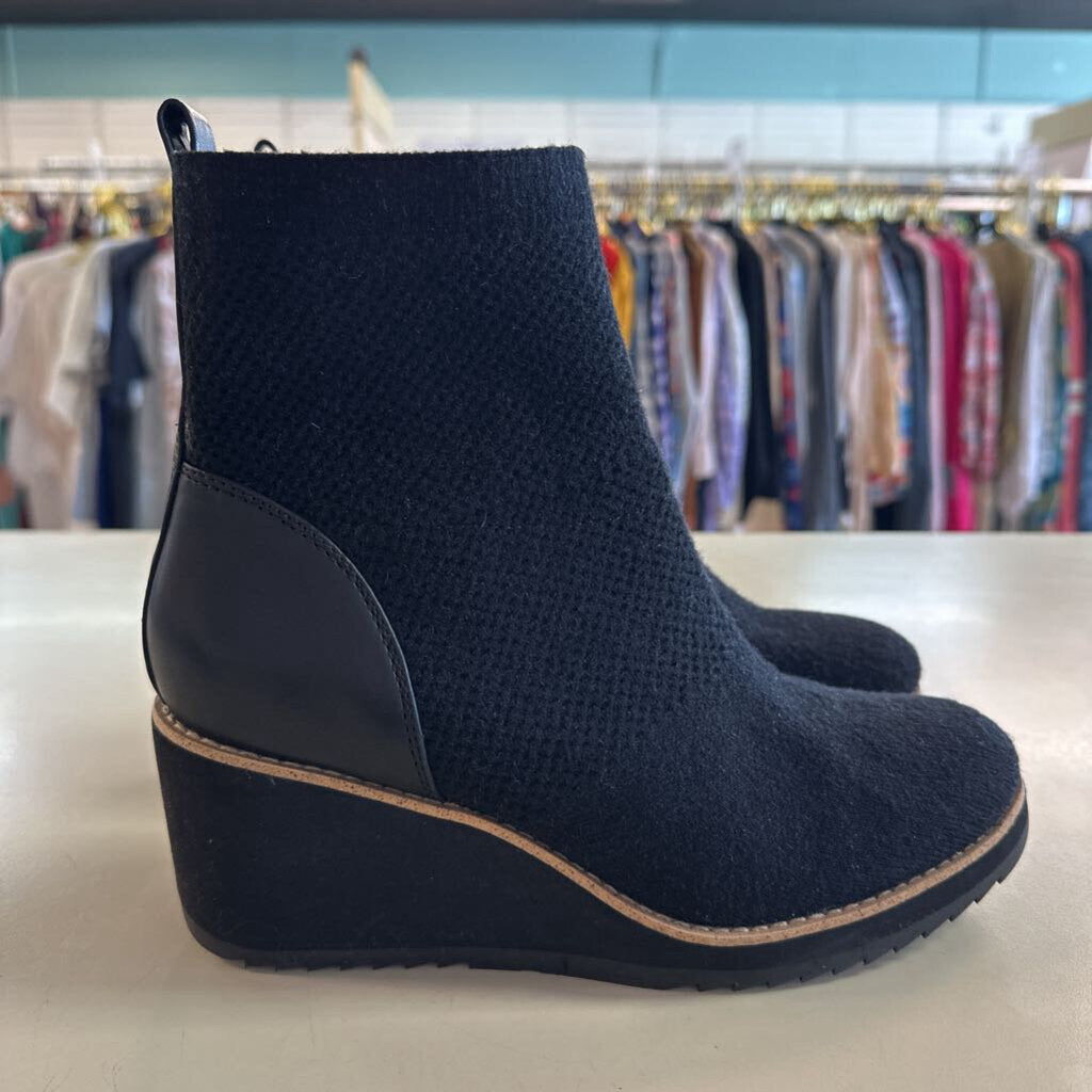 Sofft Black Elaina Wedge Booties 9