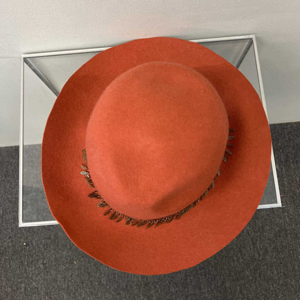 D and Y Orange Wool Leaf Charm Hat