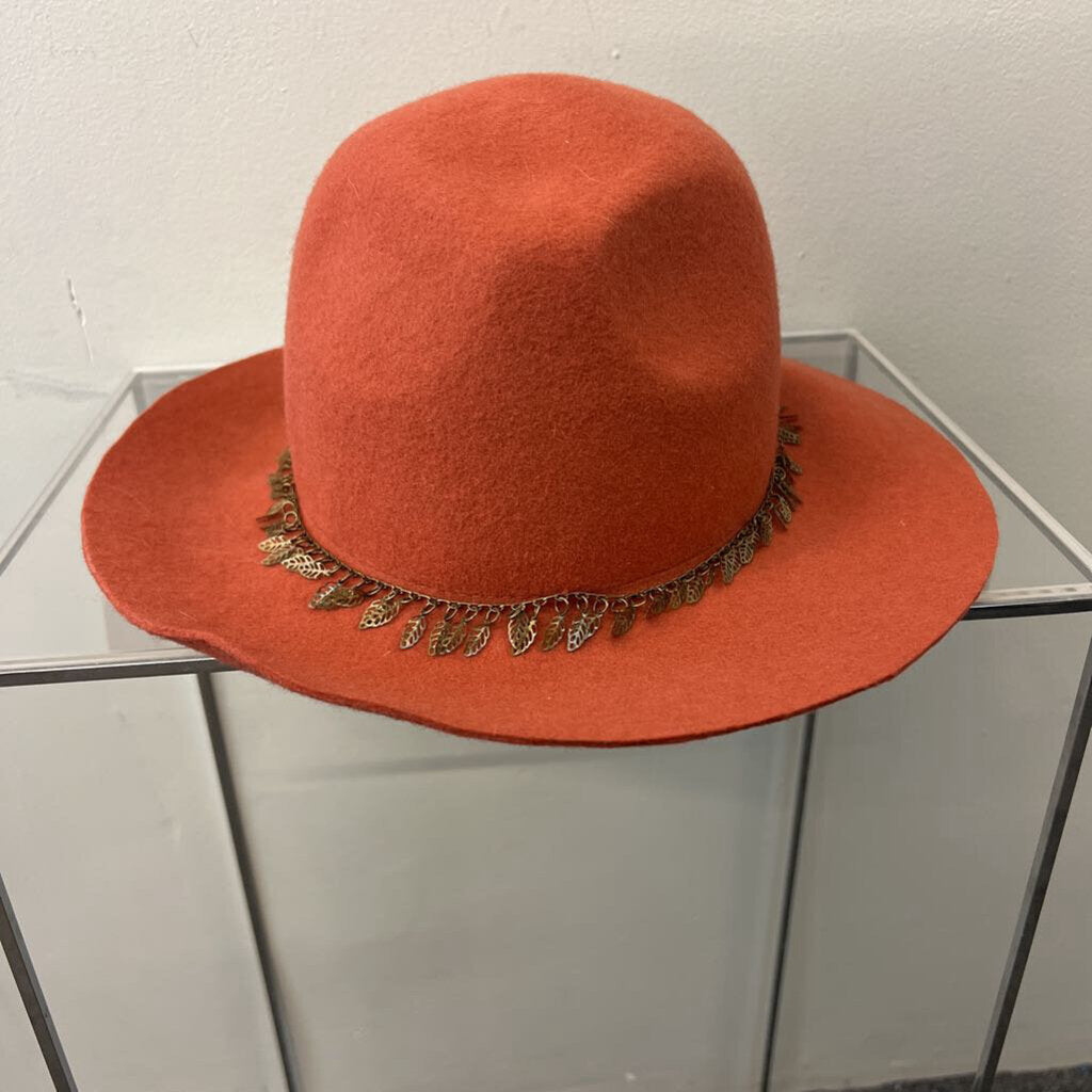 D and Y Orange Wool Leaf Charm Hat