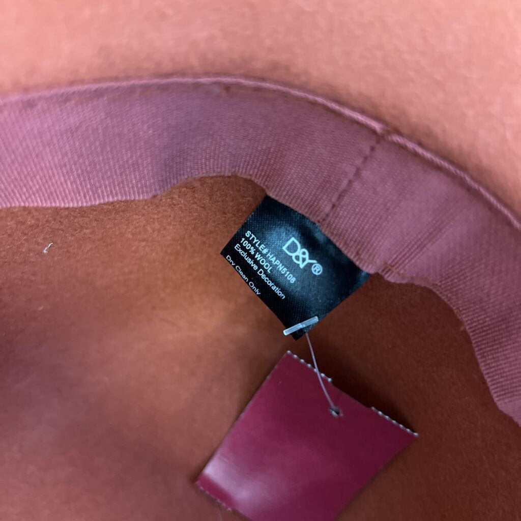 D and Y Orange Wool Leaf Charm Hat