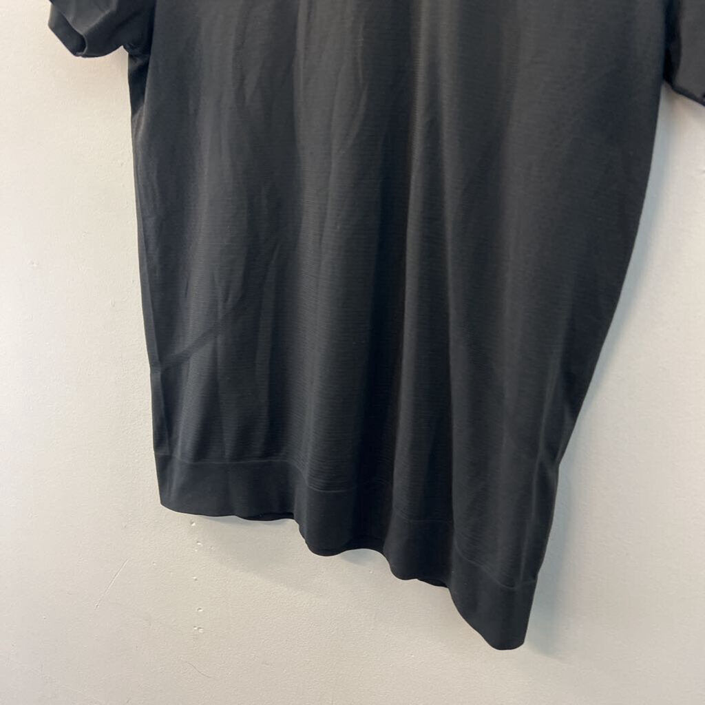 Lululemon Black Short Sleeve Athletic Top Small