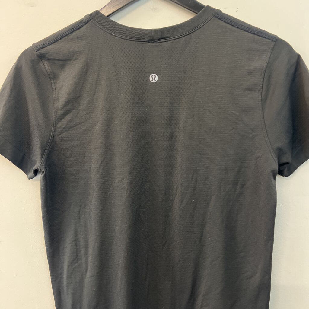 Lululemon Black Short Sleeve Athletic Top Small