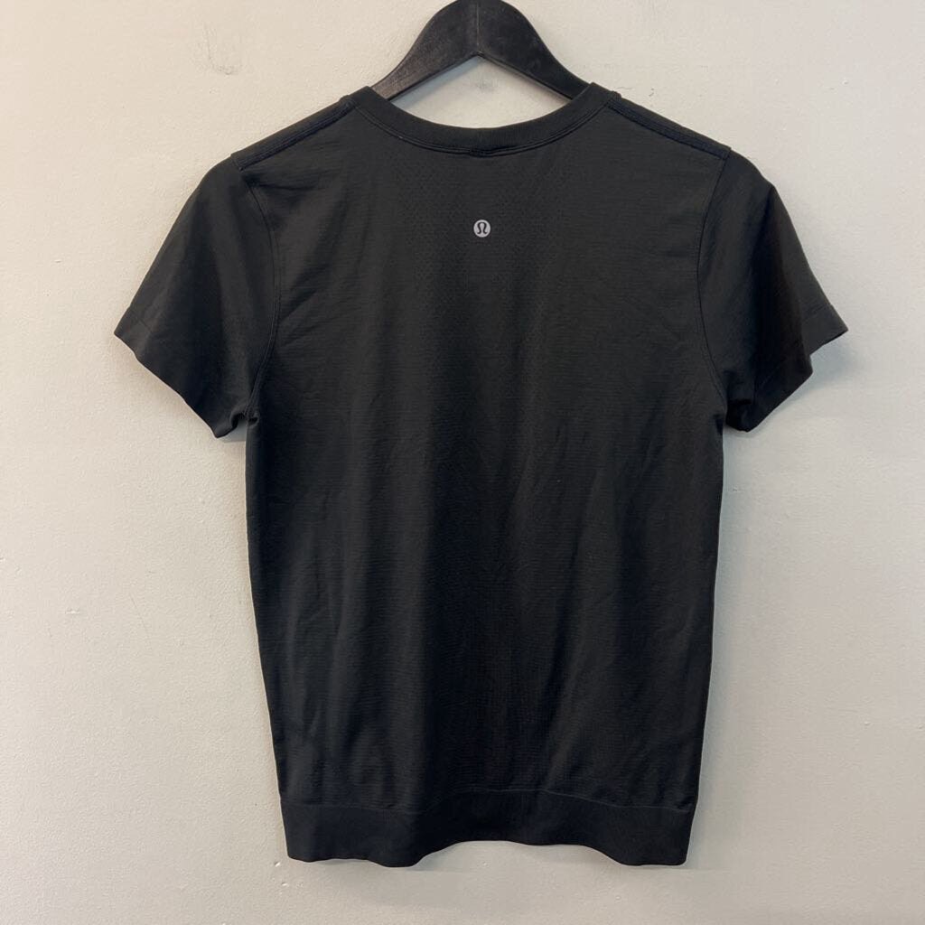 Lululemon Black Short Sleeve Athletic Top Small