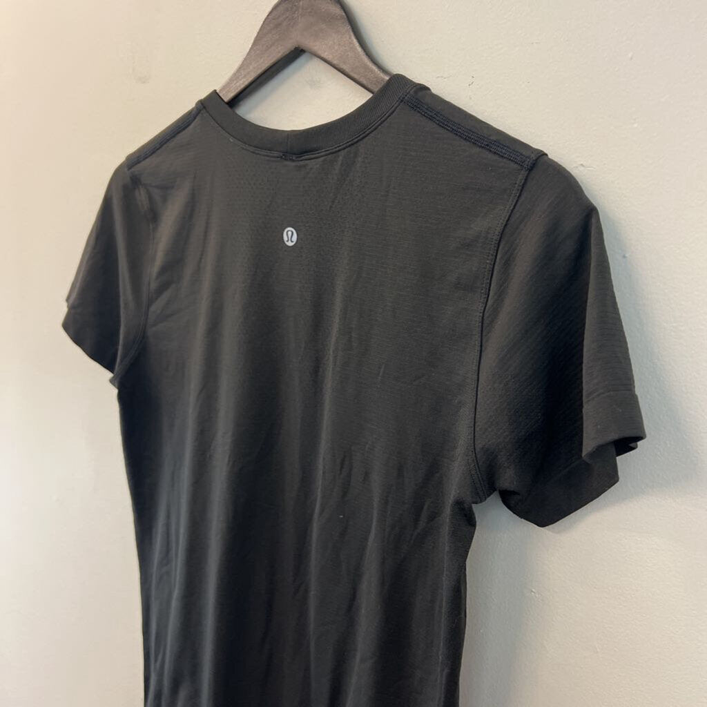 Lululemon Black Short Sleeve Athletic Top Small