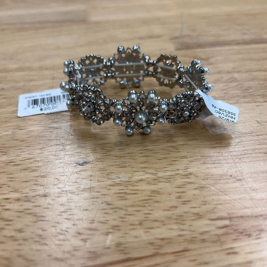 Silver/ Pearl Stretchy Bracelet