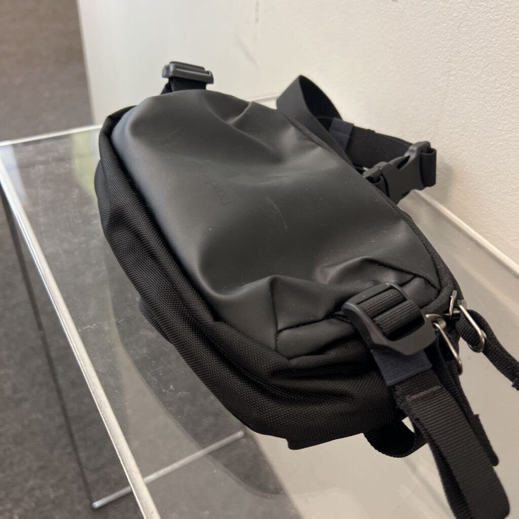 Cotopaxi Black Allpa Hip Pack
