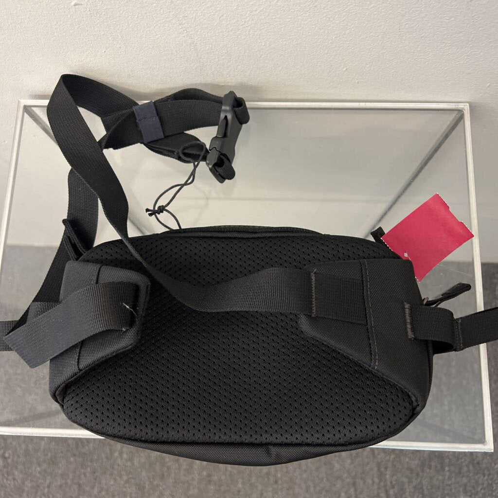 Cotopaxi Black Allpa Hip Pack