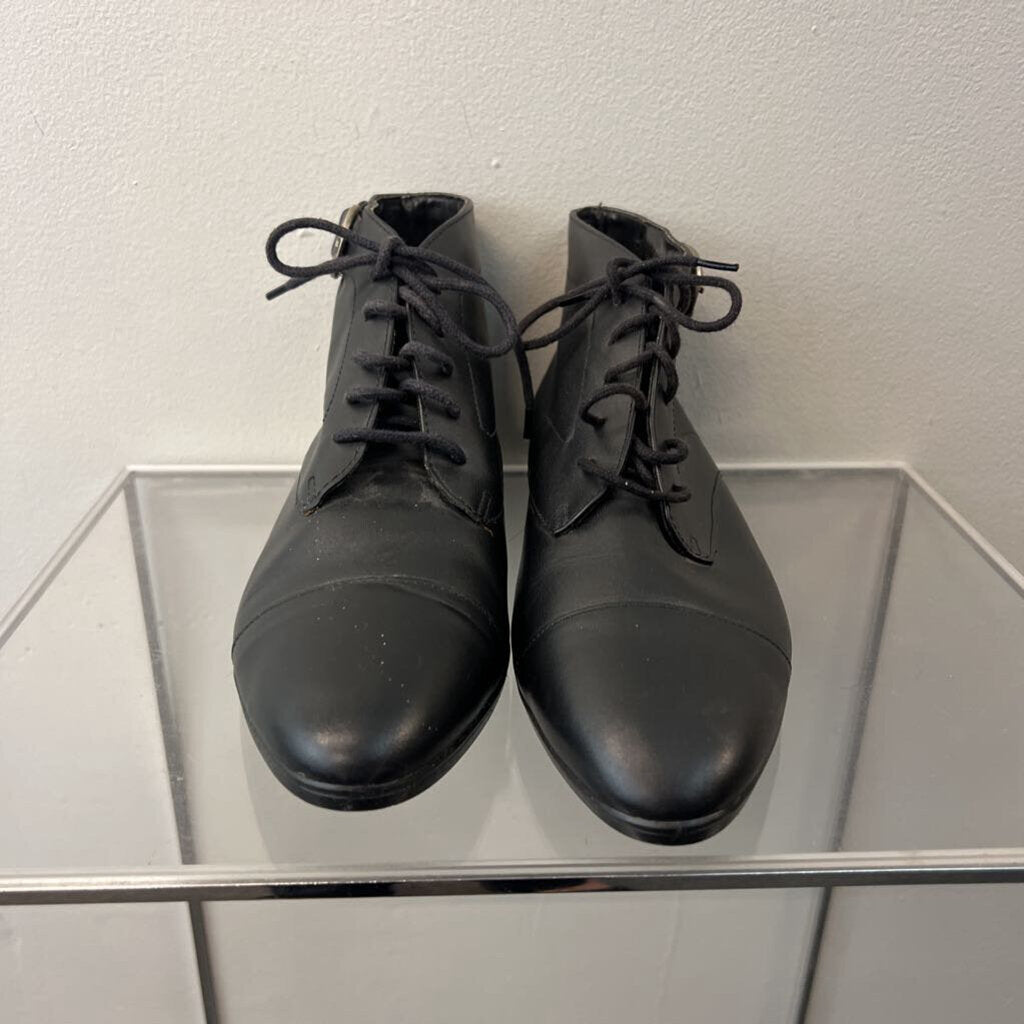 Nicole Black Leather Fern Point Toe Lace Up Bootie 7