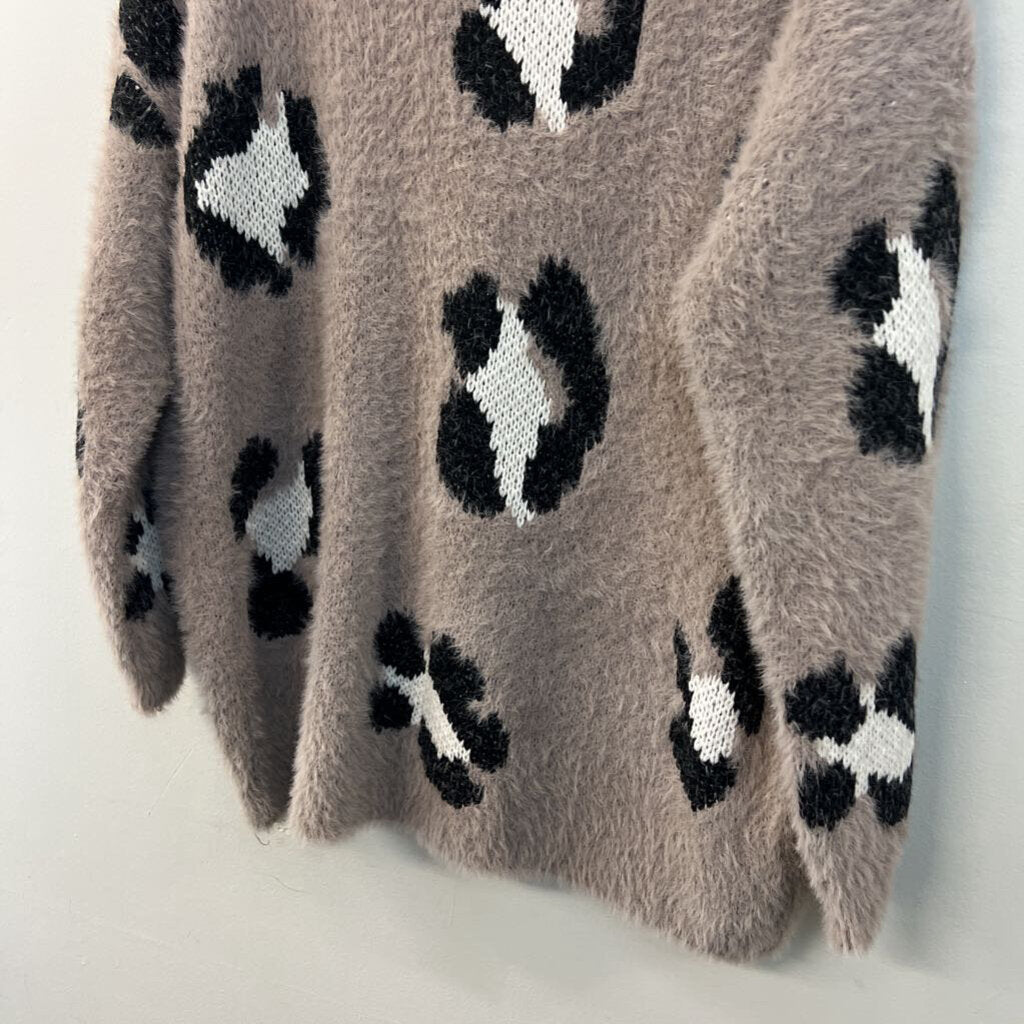 Haptics Grey/ Black Print Fuzzy Knit Sweater Small
