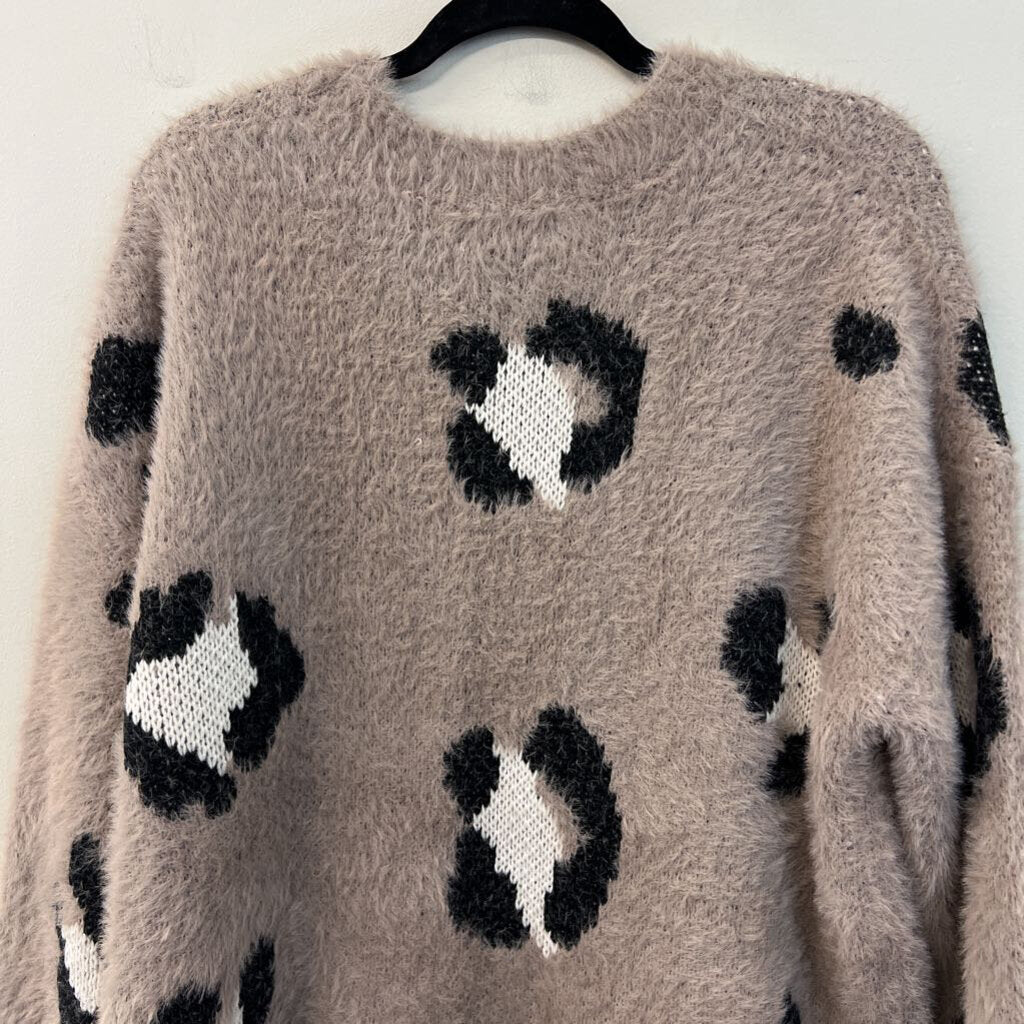 Haptics Grey/ Black Print Fuzzy Knit Sweater Small