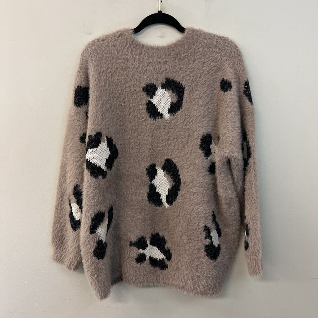 Haptics Grey/ Black Print Fuzzy Knit Sweater Small