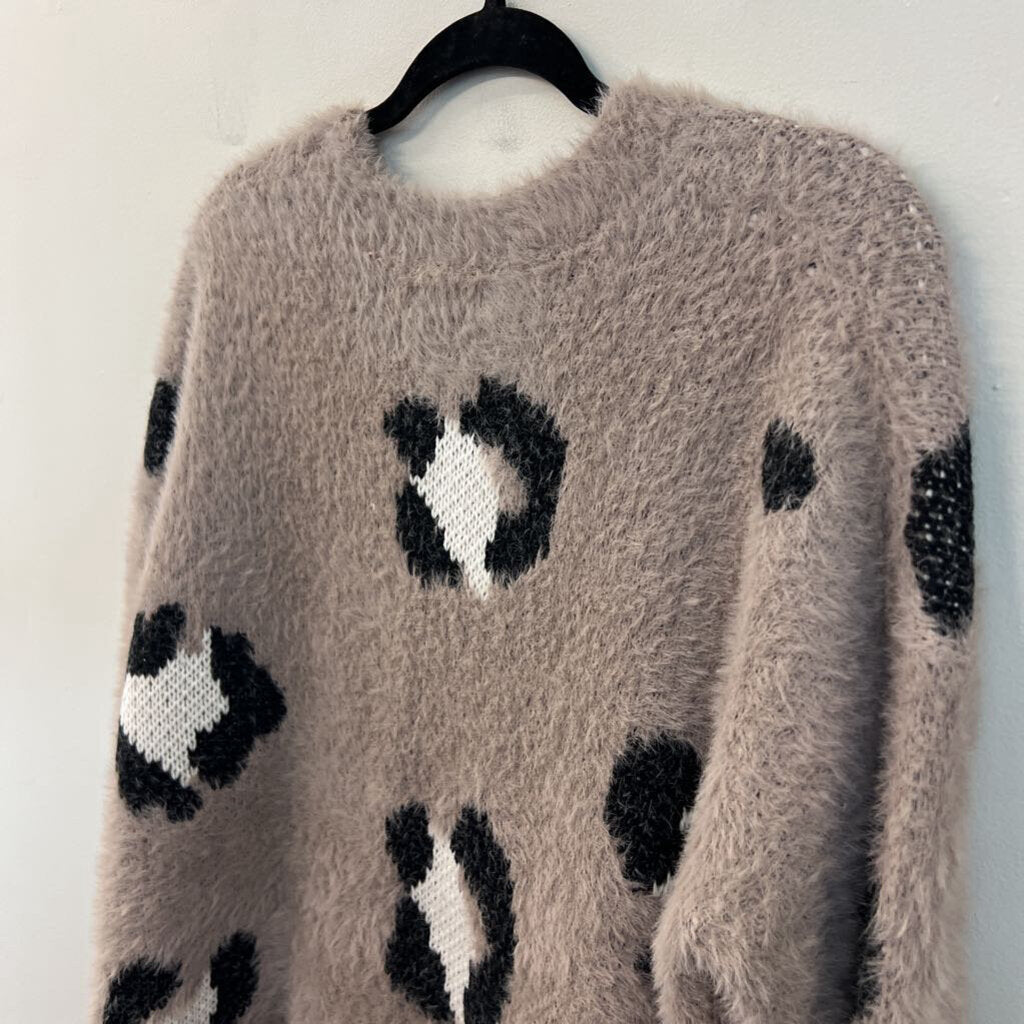Haptics Grey/ Black Print Fuzzy Knit Sweater Small
