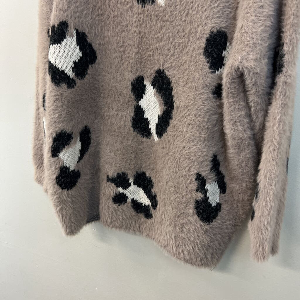 Haptics Grey/ Black Print Fuzzy Knit Sweater Small