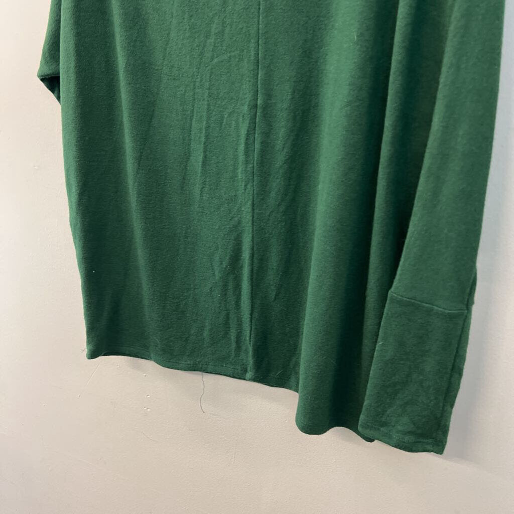 Pixi and Ivy Green High Neck Cold Shoulder Long Sleeve Sweater Top Small
