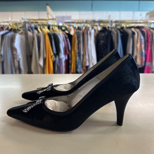 J Renee Black Velvet Rhinestone Bow Point Toe Pump Heels 6