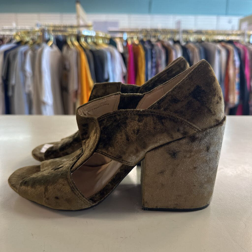 Cabi Olive Velvet Chunky Heels 9.0