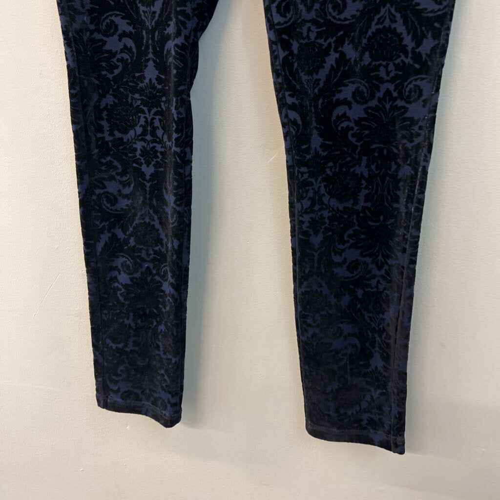 Roz and Ali Blue/ Black Velvet Print Pull On Pants Medium