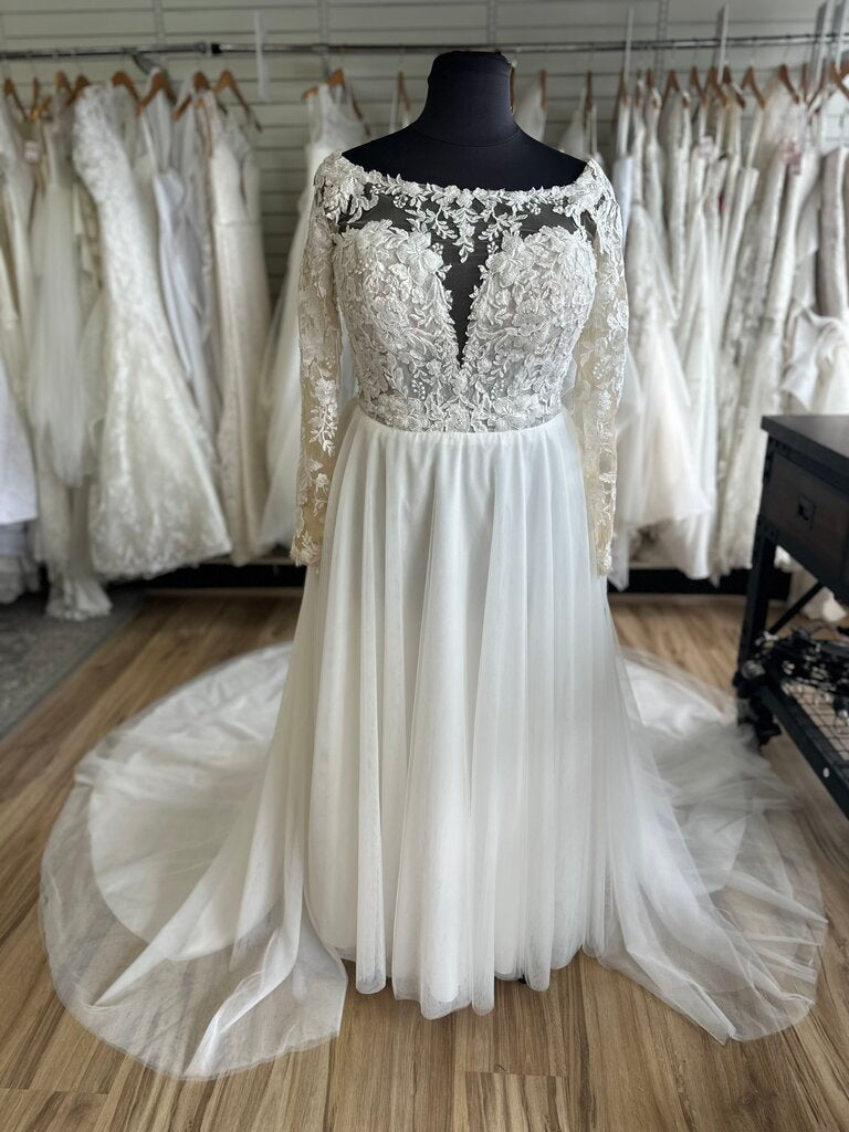 Mori Lee Ivory Lace Long Sleeve Tulle Skirt Bridal Gown 20