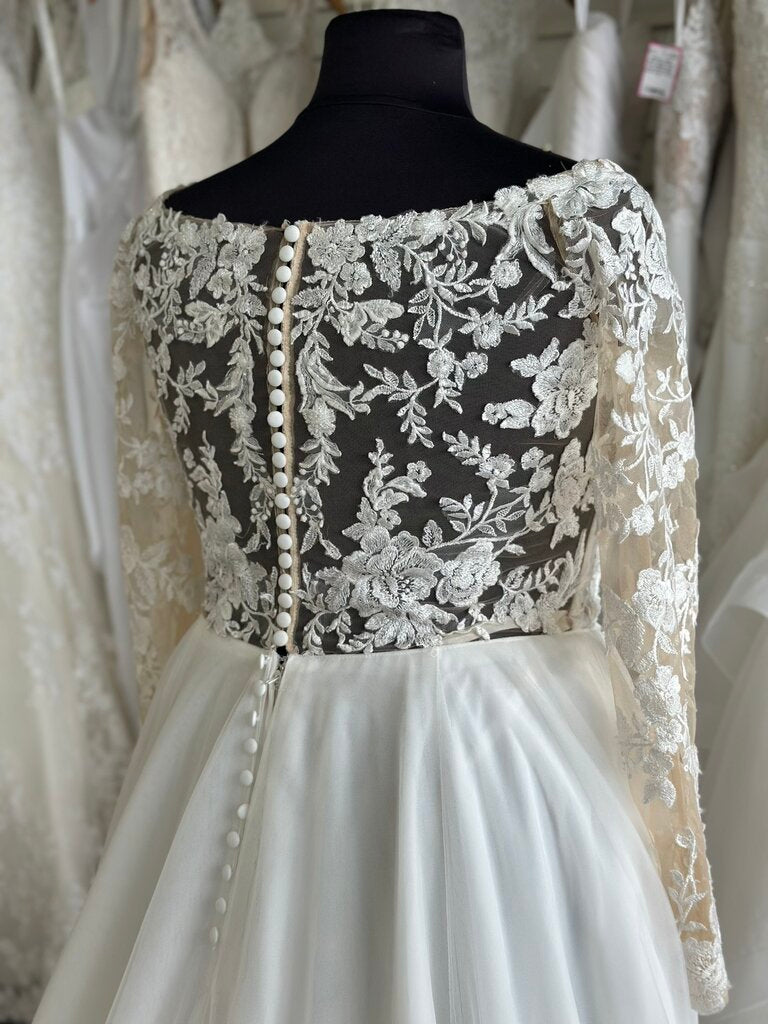 Mori Lee Ivory Lace Long Sleeve Tulle Skirt Bridal Gown 20