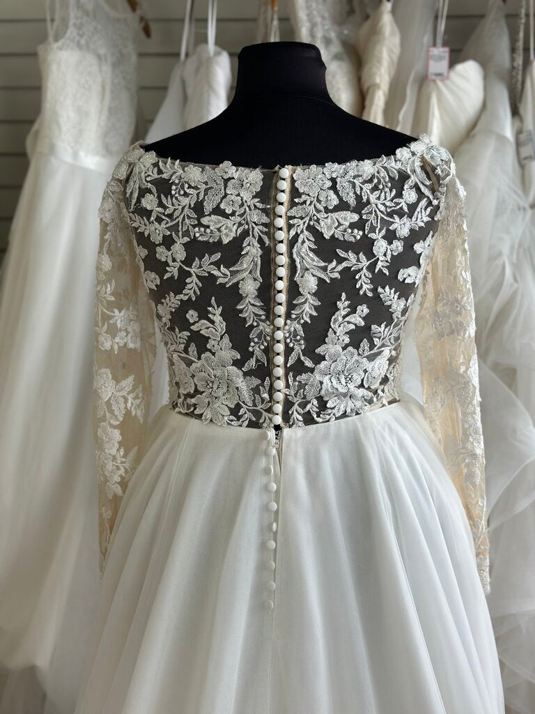 Mori Lee Ivory Lace Long Sleeve Tulle Skirt Bridal Gown 20