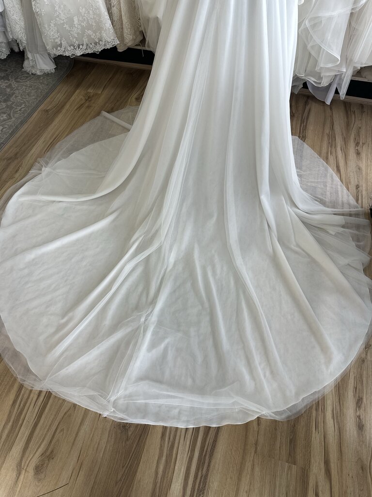 Mori Lee Ivory Lace Long Sleeve Tulle Skirt Bridal Gown 20