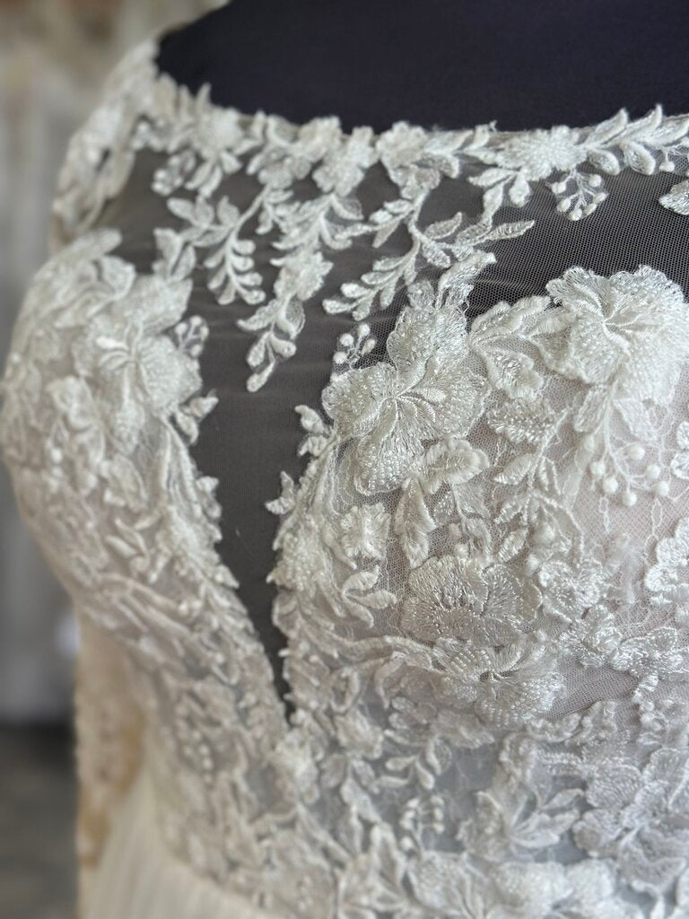 Mori Lee Ivory Lace Long Sleeve Tulle Skirt Bridal Gown 20