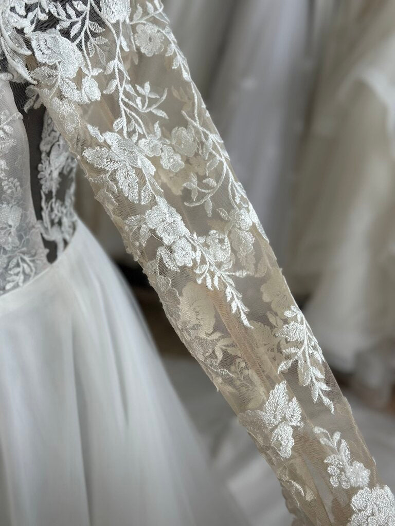 Mori Lee Ivory Lace Long Sleeve Tulle Skirt Bridal Gown 20