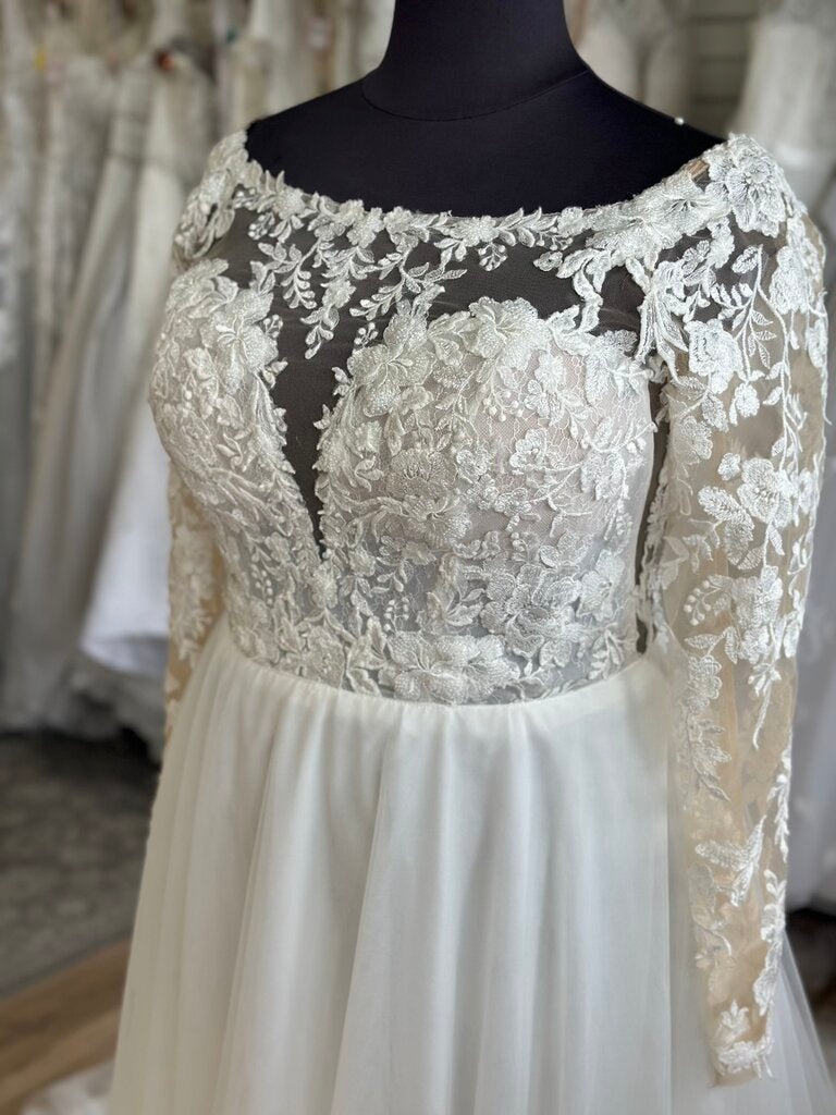 Mori Lee Ivory Lace Long Sleeve Tulle Skirt Bridal Gown 20
