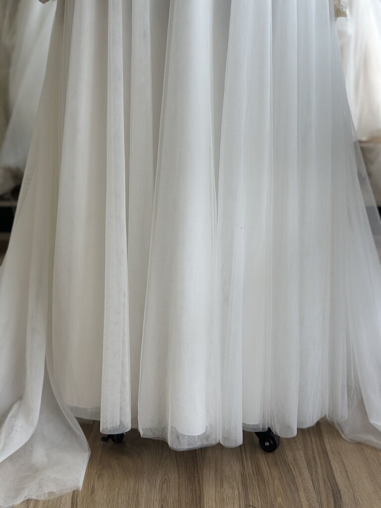 Mori Lee Ivory Lace Long Sleeve Tulle Skirt Bridal Gown 20