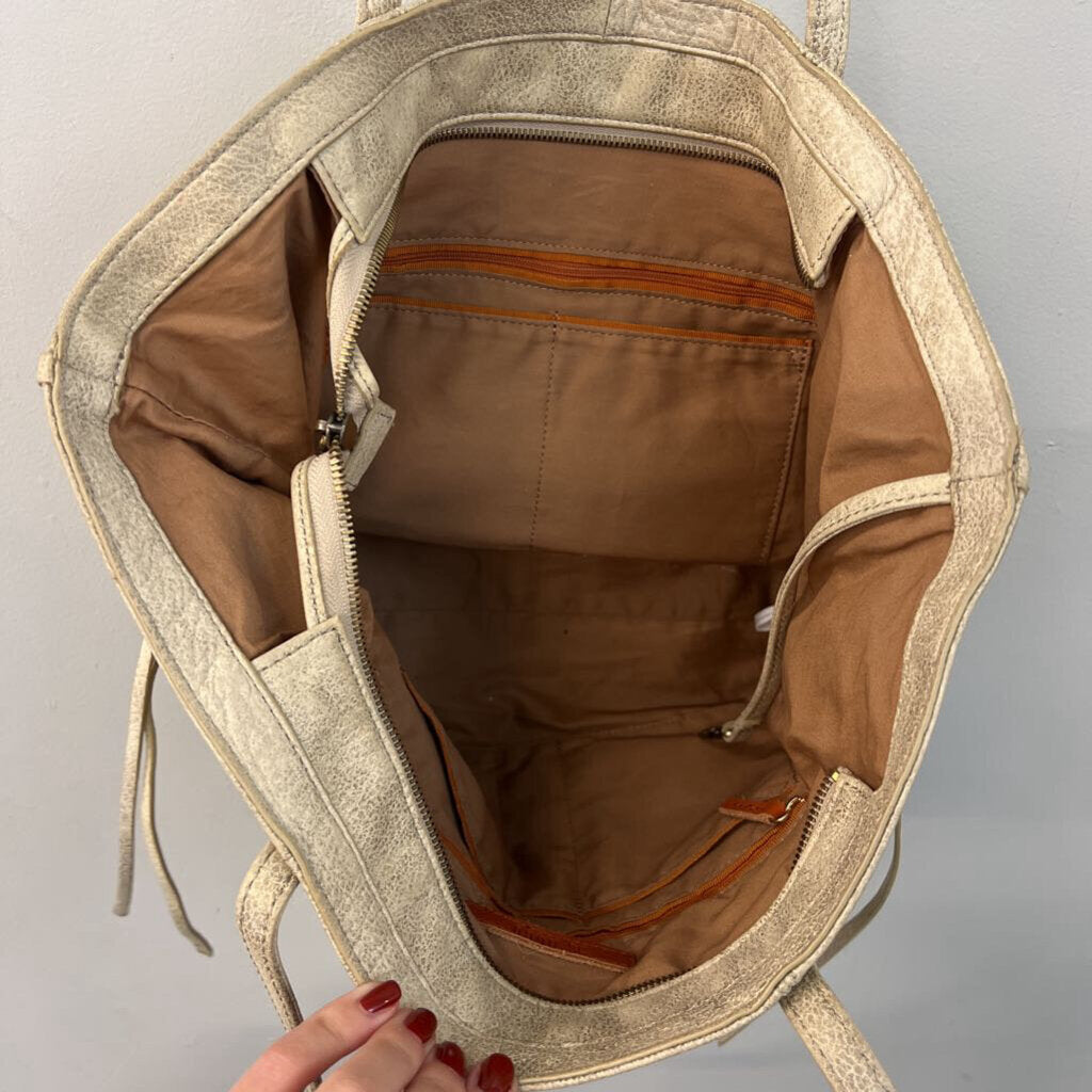 Hobo Beige Pebbled Leather Shoulder Purse
