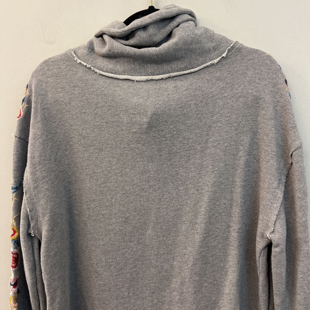Sundance Grey/ Multi Embroidered Sleeve Pullover Top Small