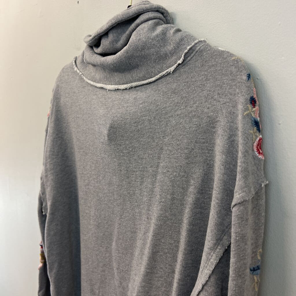 Sundance Grey/ Multi Embroidered Sleeve Pullover Top Small
