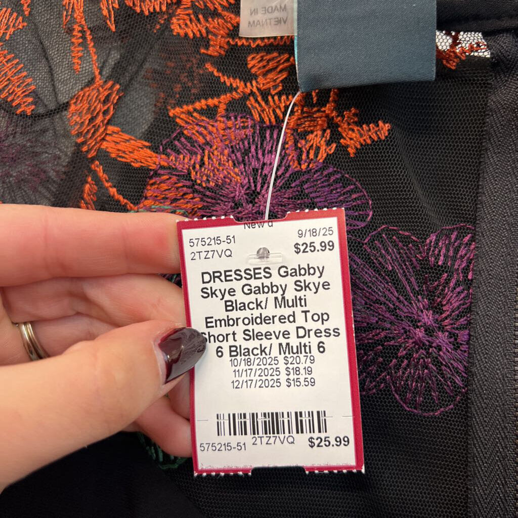 Gabby Skye Black/ Multi Embroidered Top Short Sleeve Dress 6